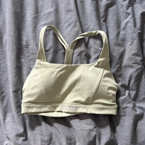 Alphalete Pulse Bra in light green - Picture 1 of 2